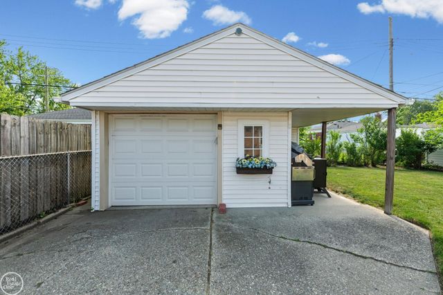 26730 Ursuline Street, Saint Clair Shores, MI 48081