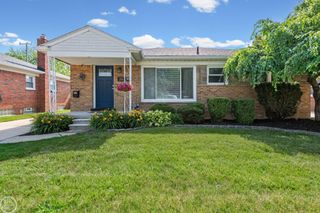 26730 Ursuline Street, Saint Clair Shores, MI 48081
