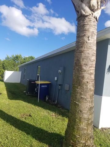 3376 N Park Drive, Fort Pierce, FL 34982