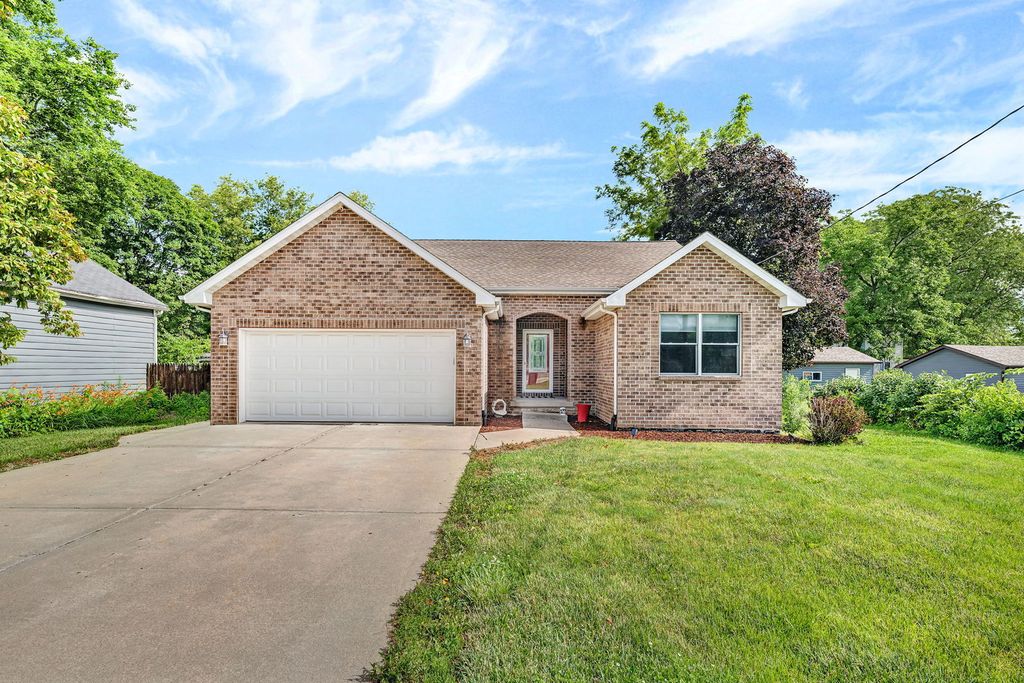 307 W Main Street, Gardner, IL 60424