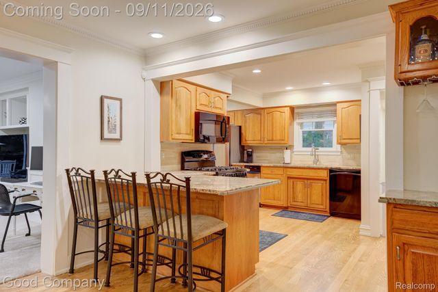 203 Aqua Court, Royal Oak, MI 48073