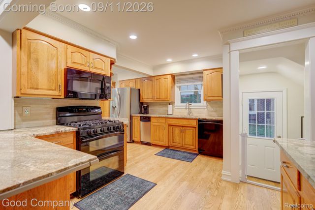 203 Aqua Court, Royal Oak, MI 48073