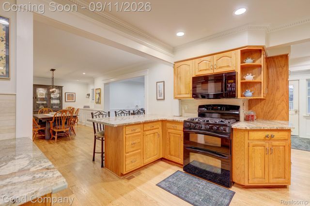203 Aqua Court, Royal Oak, MI 48073