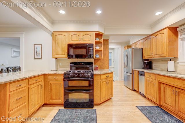 203 Aqua Court, Royal Oak, MI 48073