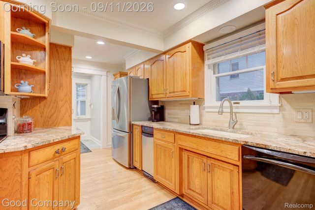 203 Aqua Court, Royal Oak, MI 48073