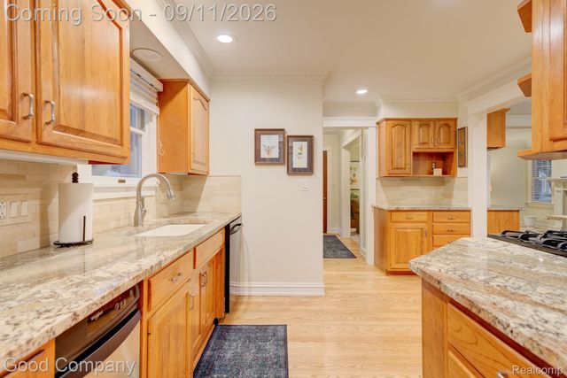 203 Aqua Court, Royal Oak, MI 48073