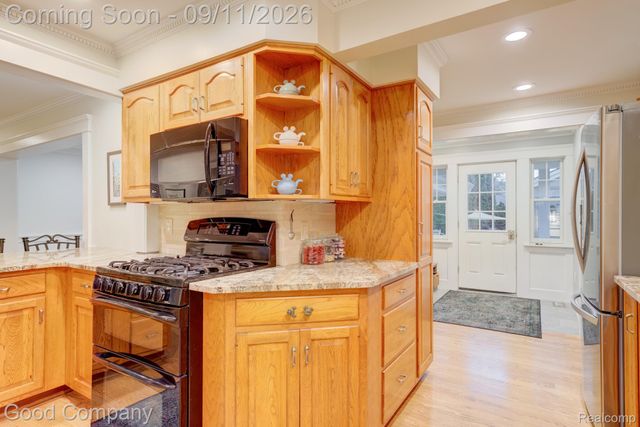 203 Aqua Court, Royal Oak, MI 48073