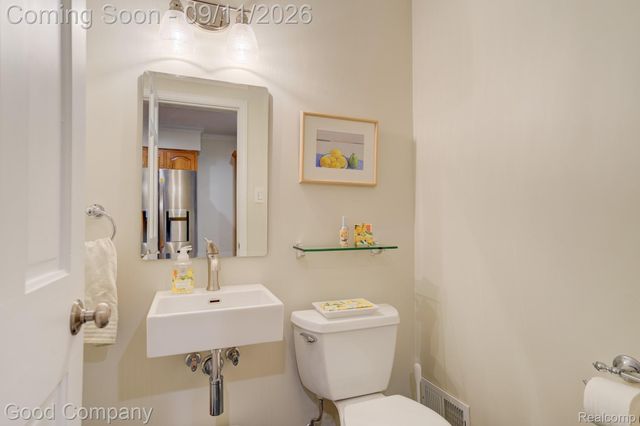 203 Aqua Court, Royal Oak, MI 48073