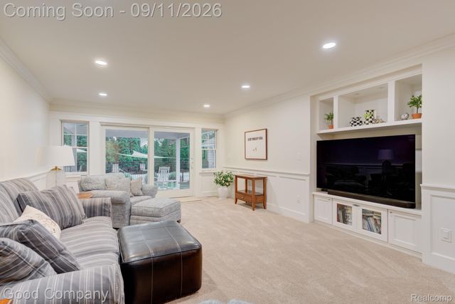 203 Aqua Court, Royal Oak, MI 48073