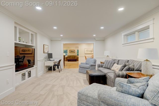 203 Aqua Court, Royal Oak, MI 48073