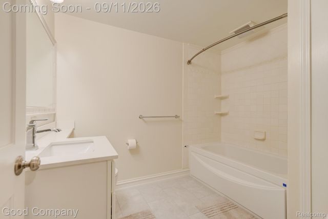 203 Aqua Court, Royal Oak, MI 48073