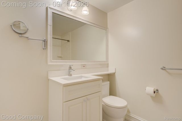 203 Aqua Court, Royal Oak, MI 48073