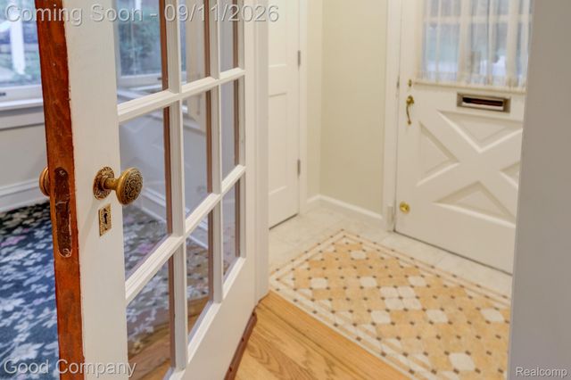 203 Aqua Court, Royal Oak, MI 48073