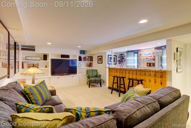 203 Aqua Court, Royal Oak, MI 48073