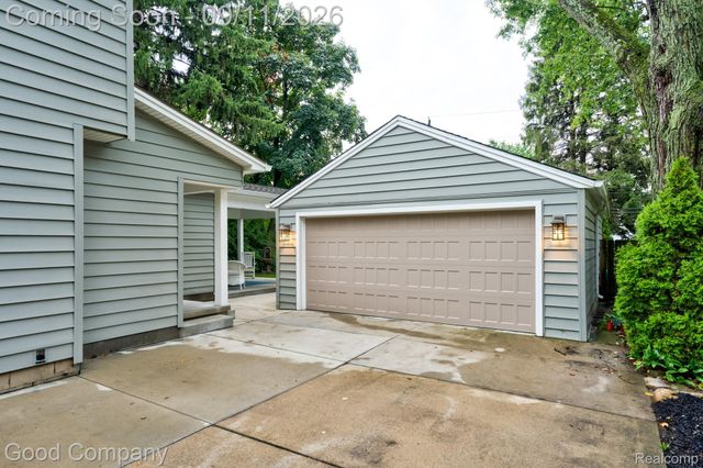 203 Aqua Court, Royal Oak, MI 48073