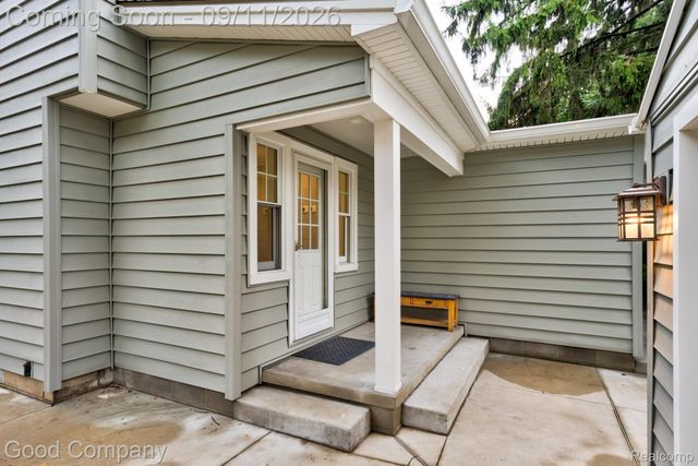 203 Aqua Court, Royal Oak, MI 48073