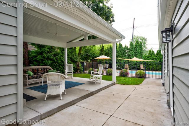 203 Aqua Court, Royal Oak, MI 48073