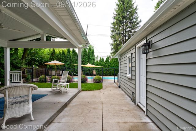 203 Aqua Court, Royal Oak, MI 48073