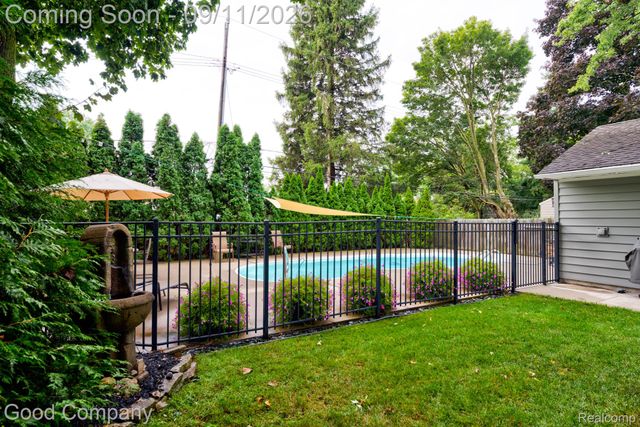 203 Aqua Court, Royal Oak, MI 48073
