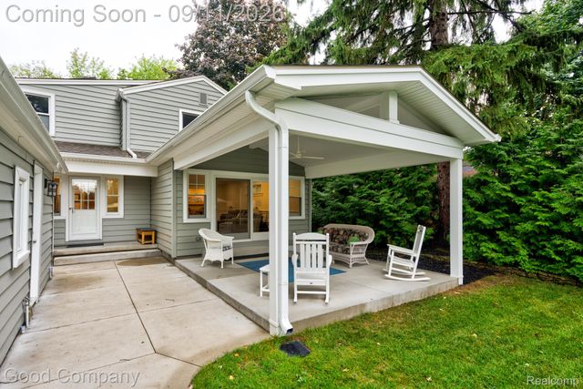 203 Aqua Court, Royal Oak, MI 48073