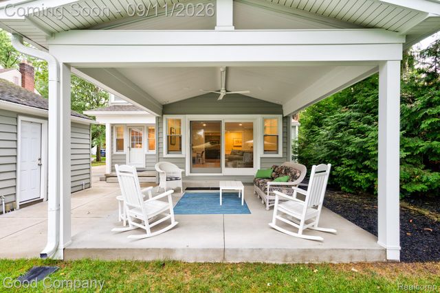 203 Aqua Court, Royal Oak, MI 48073