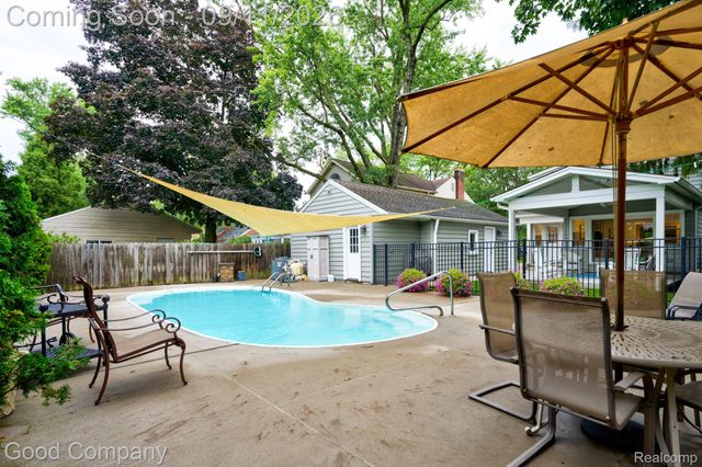 203 Aqua Court, Royal Oak, MI 48073