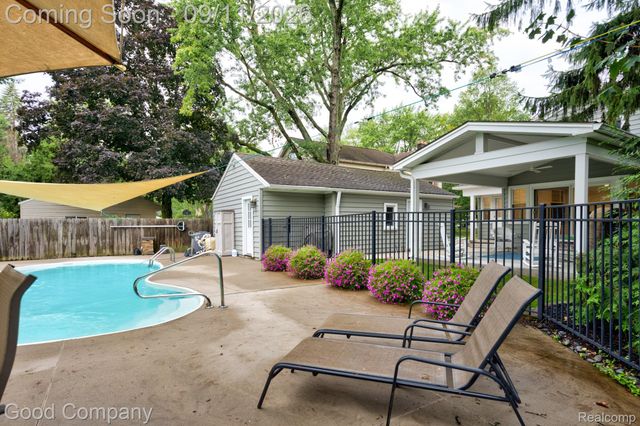 203 Aqua Court, Royal Oak, MI 48073