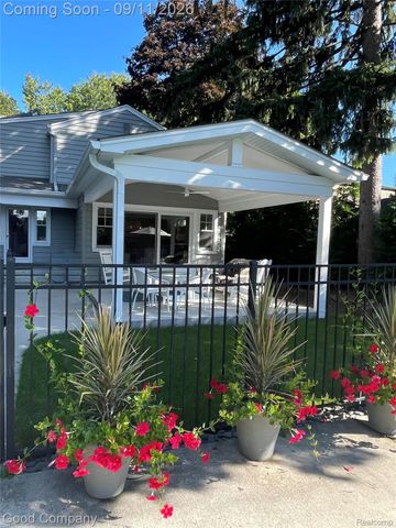 203 Aqua Court, Royal Oak, MI 48073