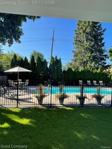 203 Aqua Court, Royal Oak, MI 48073