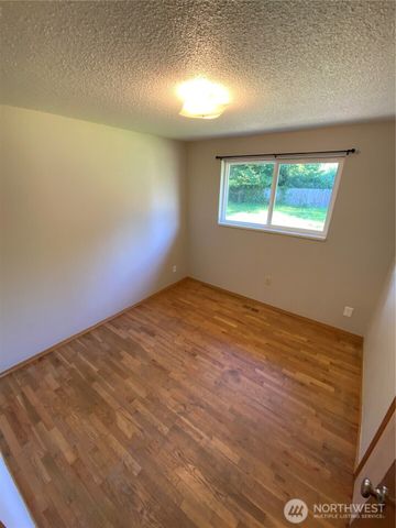 621 Brookdale Road E, Tacoma, WA 98445