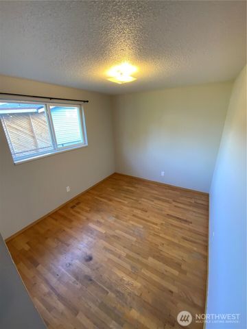 621 Brookdale Road E, Tacoma, WA 98445