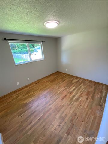 621 Brookdale Road E, Tacoma, WA 98445