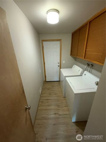 621 Brookdale Road E, Tacoma, WA 98445