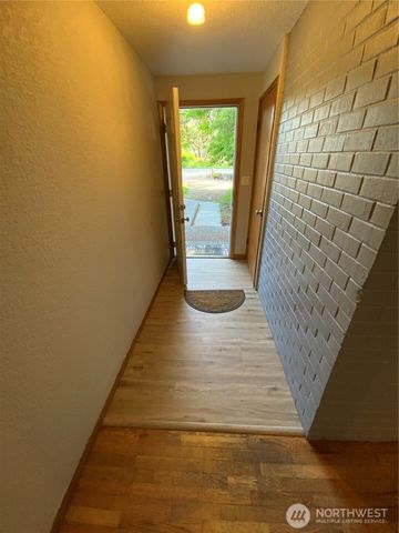 621 Brookdale Road E, Tacoma, WA 98445