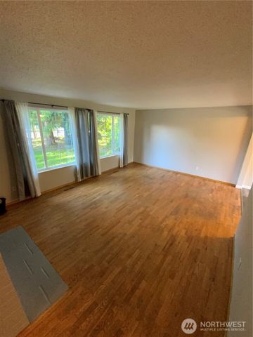 621 Brookdale Road E, Tacoma, WA 98445
