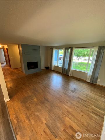 621 Brookdale Road E, Tacoma, WA 98445