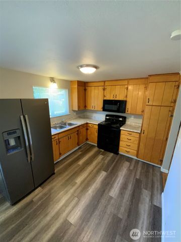 621 Brookdale Road E, Tacoma, WA 98445