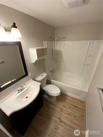 621 Brookdale Road E, Tacoma, WA 98445