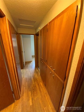 621 Brookdale Road E, Tacoma, WA 98445