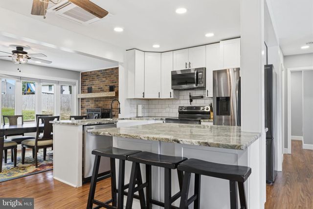 31 VERMILLION LN, Levittown, PA 19054