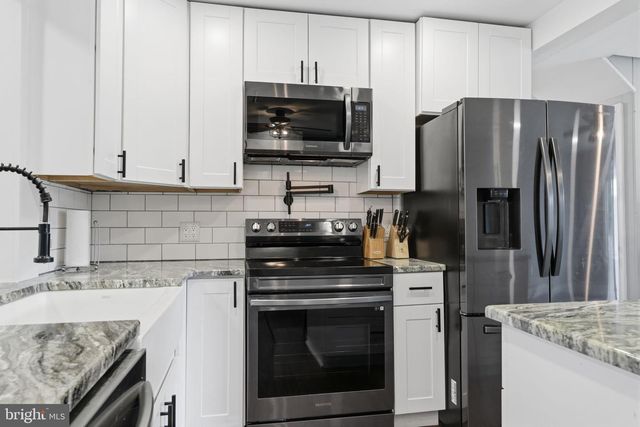 31 VERMILLION LN, Levittown, PA 19054