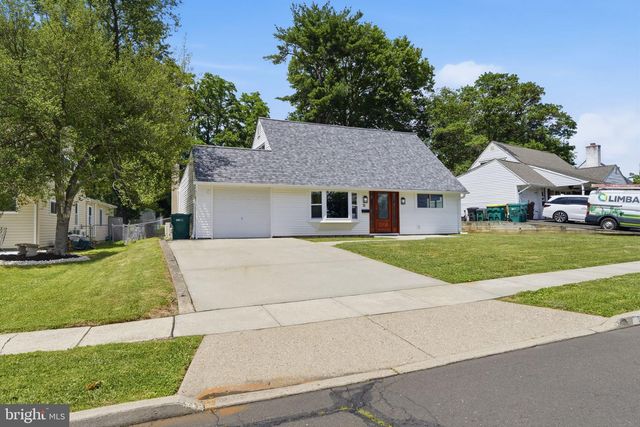 31 VERMILLION LN, Levittown, PA 19054