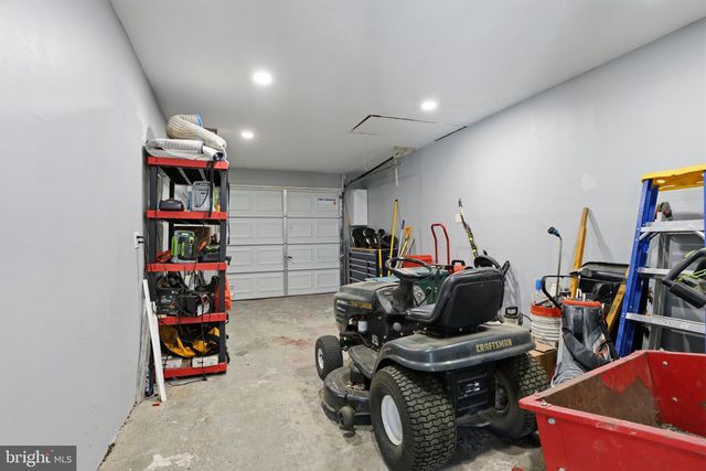 31 VERMILLION LN, Levittown, PA 19054