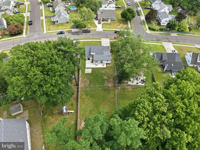 31 VERMILLION LN, Levittown, PA 19054