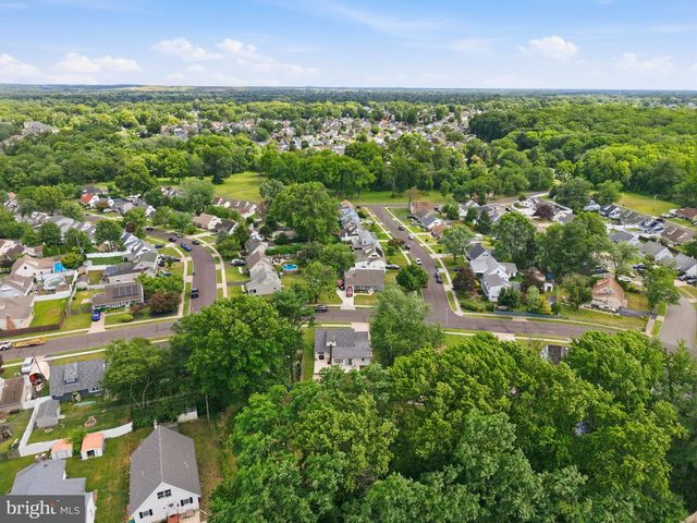 31 VERMILLION LN, Levittown, PA 19054