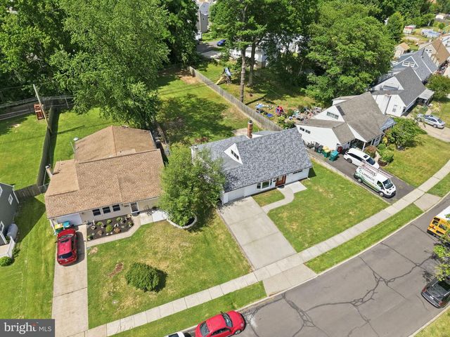 31 VERMILLION LN, Levittown, PA 19054