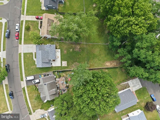 31 VERMILLION LN, Levittown, PA 19054