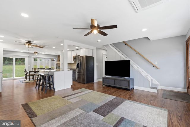 31 VERMILLION LN, Levittown, PA 19054