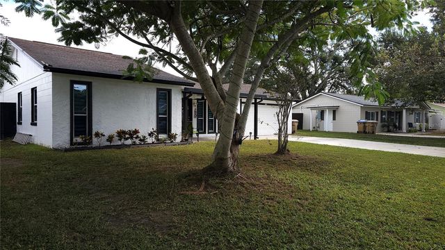 305 GARDENIA ROAD, Kissimmee, FL 34743