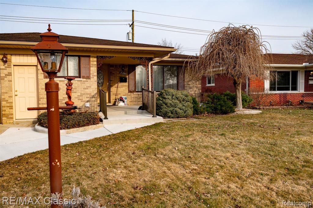 34398 Greentrees Road, Sterling Heights, MI 48312
